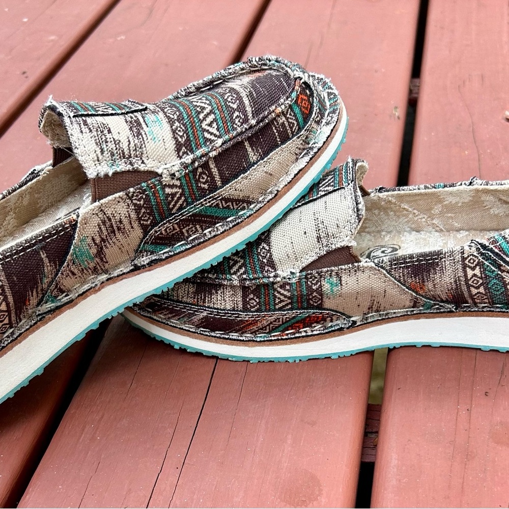 Very G Tribal Pattern Slip-Ons - Picture 7 of 12